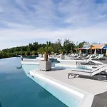 Ozon & Luxury Hotel 4*