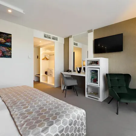 Ozon & Luxury ホテル 4*