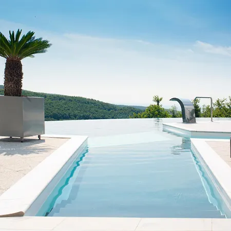 Ozon & Luxury Hotel