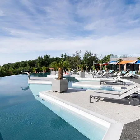 Ozon & Luxury Hotel 4*